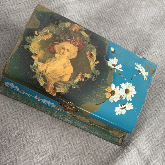 Rococo Cottage Vintage Decorative Box with Floral and Portrait Design - Picture 2 of 8